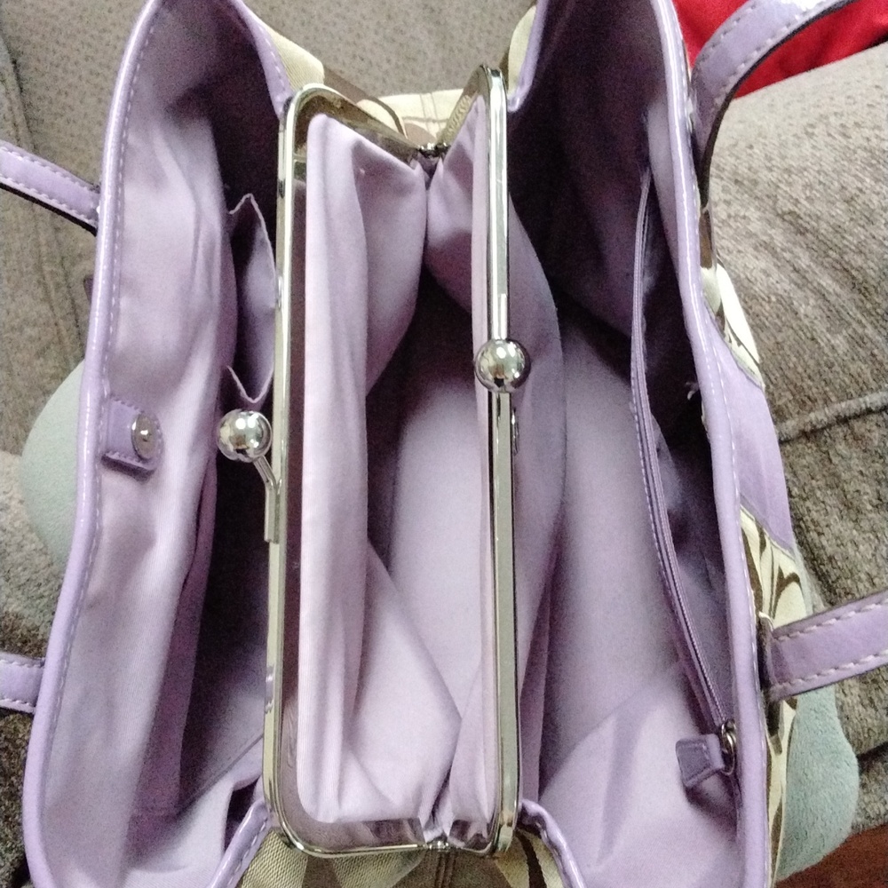 💜COACH Monogram/Leather Shoulder bag💜 EUC - Picture 3 of 12